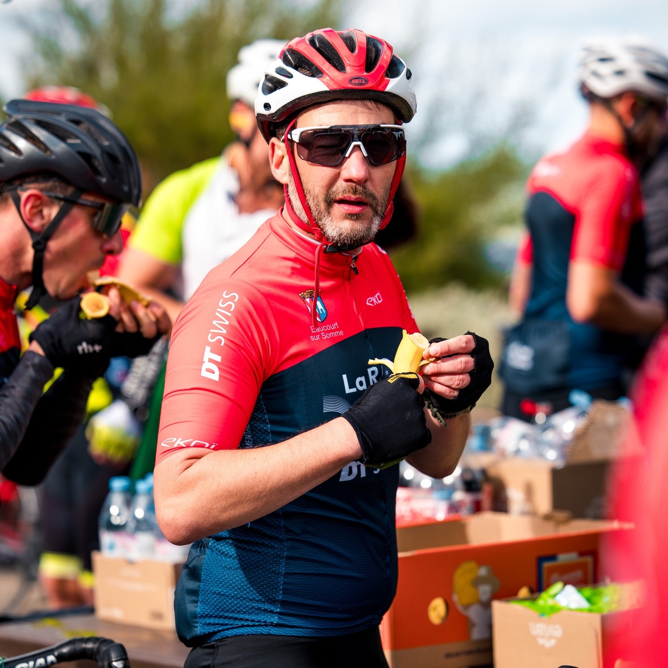 Pas de bonne cyclo sans bon ravito 🚴‍♂️💪

Et chez nous, on ne plaisante pas avec ça 😋
🍖 Du pâté
🍎 Des fruits
🥣 Des compotes
🥜 Des barres céréales
💧 De l’eau, du sirop, du cola...

De quoi reprendre des forces, se faire plaisir… et repartir avec le sourire ! 🚴‍♀️🔥

📍 Informations & inscriptions ⤵️
✍️ https://cyclosportive-rondepicarde.fr

#CyclosportiveLaRondePicarde #LaRondePicarde #Picardie #Somme #IciCestLaSomme #HautsDeFrance #EspritHautsDeFrance #Gravel #Route #HenriSannier #Ekoi #EkoiCycling #EkoiRacing #Running #CourseAPied #Run